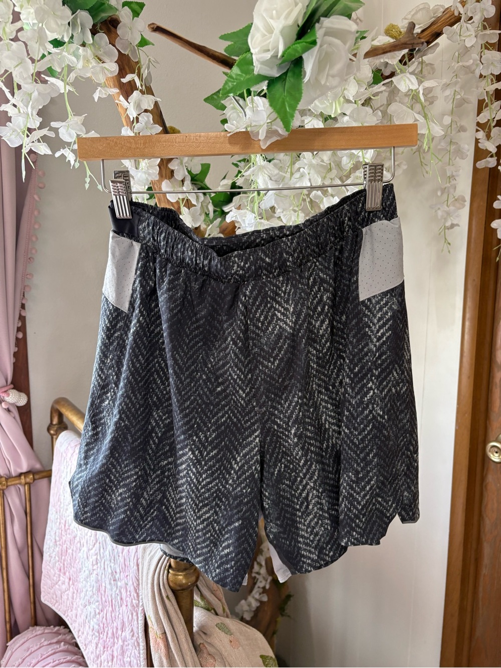 lululemon Surge Short 6" Bleached Herringbone Multi - Black & White - Picture 7 of 11